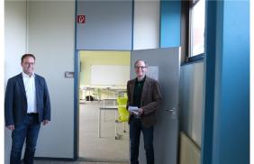 12887925 1 org vor den pruefungen am beruflichen gymnasium haben guenter potthast rechts und marc menze viele plaene machen sowie erlasse und vorschriften beruecksic